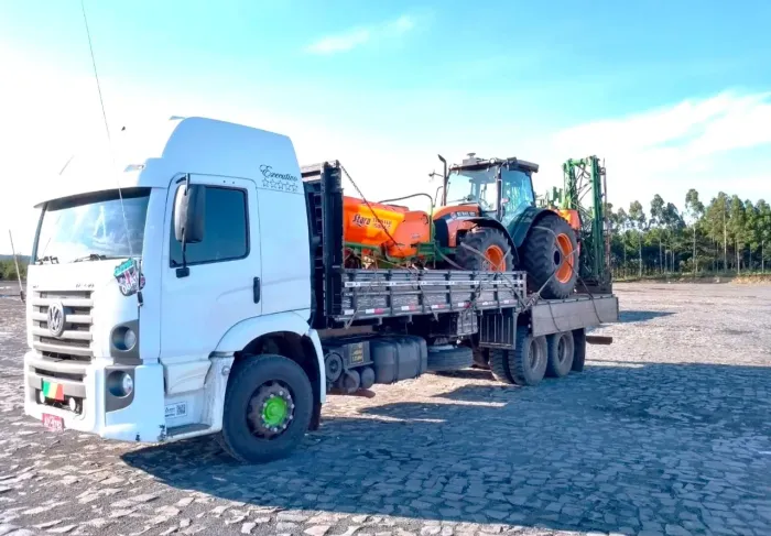 ? VW CONSTELLATION 17.250 TRUCK GRANELEIRO (2007) - APENAS 450.000 KM!