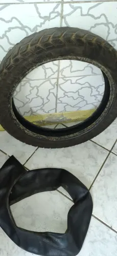 Pneu dianteiro Bros em ótimo estado e duas câmaras tudo por 100