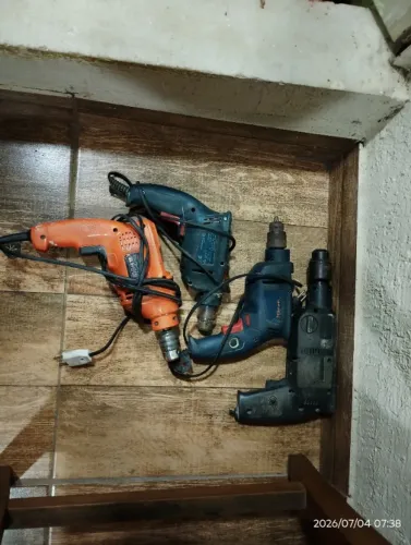 Máquina de furar vários modelos todas com defeito