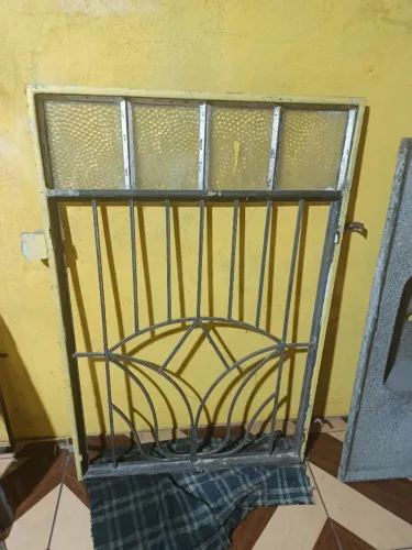 Vendo janela e pia seminovos