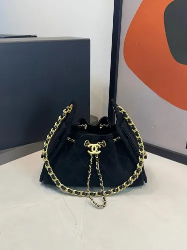 Bolsa Hobo Chanel pequena em camurça