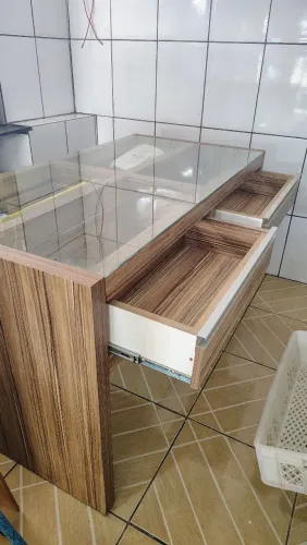 Balcão mesa vidro vitrini  com gaveta