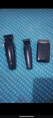 Kit Kemei Profissional - Máquina de Cortar Cabelo + Acabamento + Barbeador