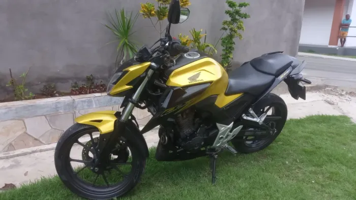 CB 300 F ano 2024 ABS IPVA 2025 pago, 14000km.