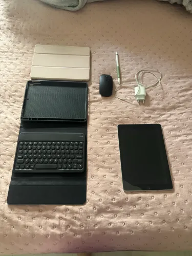 iPad 9ª Geração 64GB + Teclado, Mouse e Caneta(Apple Pencil) - Completo