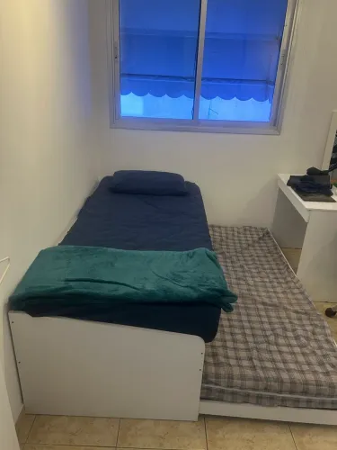 Cama solteiro com bicama c/ colchões 