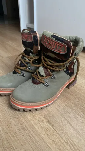 Bota camurça feminina marca schutz