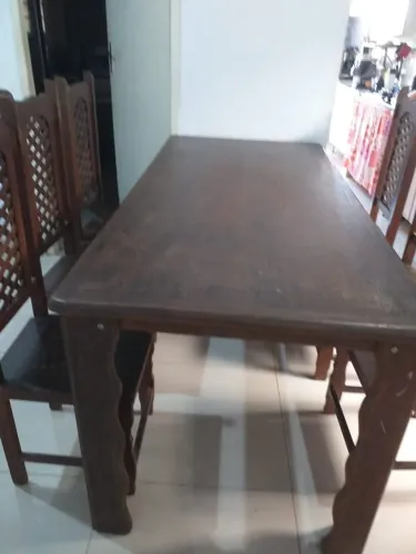 Vendo Mesa com seis cadeiras de madeira legítima antiga 