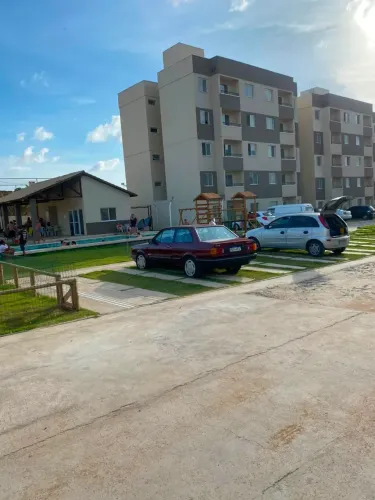 Portas abertas para o seu sonho: Apartamento pronto com suíte e varanda.