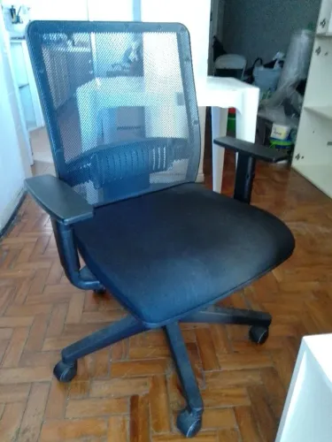 Entrego 2 Cadeiras 1 nova e 1 semi nova escritório ergonômica