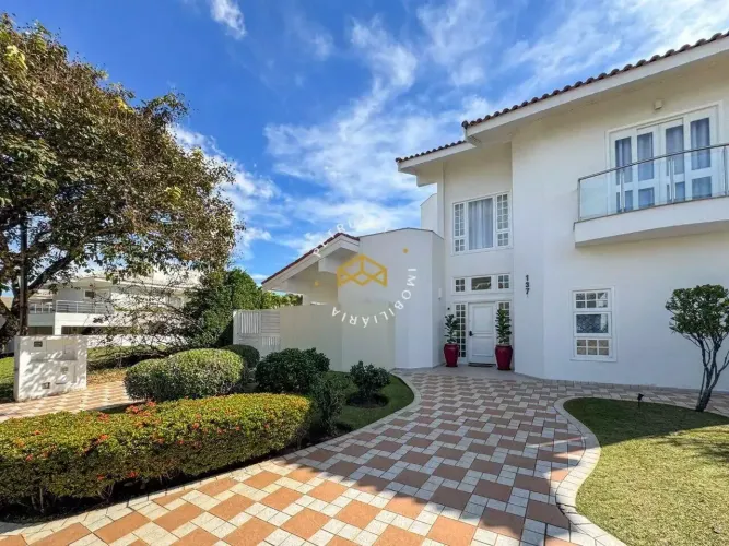 CASA MOBILIADA PARA LOCAÇÃO COM 4 SUÍTES, PISCINA E ÁREA GOURMET