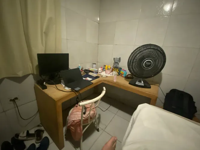Mesa de madeira em L grande 400 reais