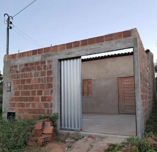 Vende-se ou troca-se esta casa. Bairro Vila Operária.