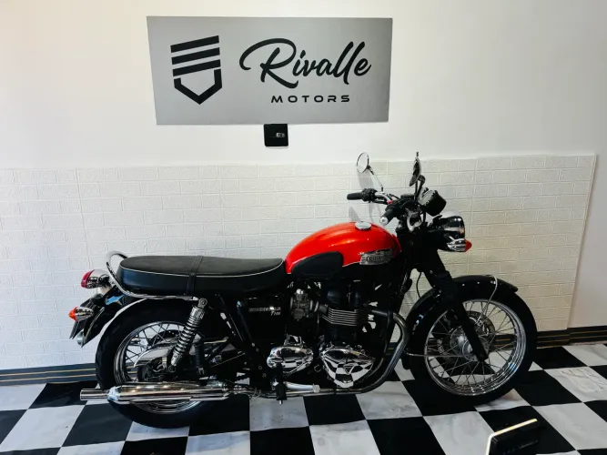 TRIUMPH BONNEVILLE T100
