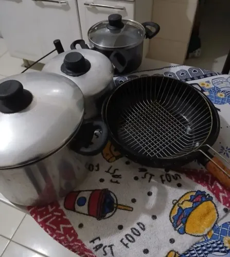 3 panelas (2 Rochedo) + 1frigideira fritadeira + 1 tabuleiro. Tudo Por Apenas 110,00