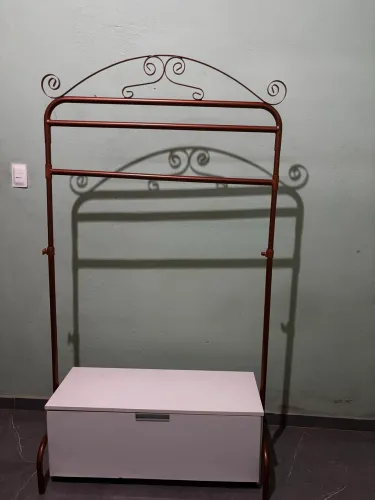 Vendo uma arara rose gold