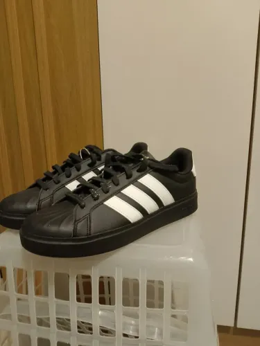 Adidas grand court base