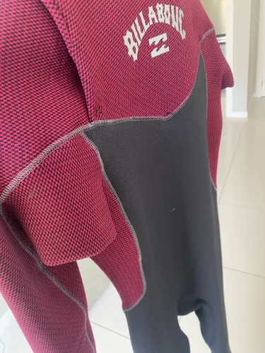 Long Jhon Billabong novo importado nunca usado vendo ou troco por vídeo game