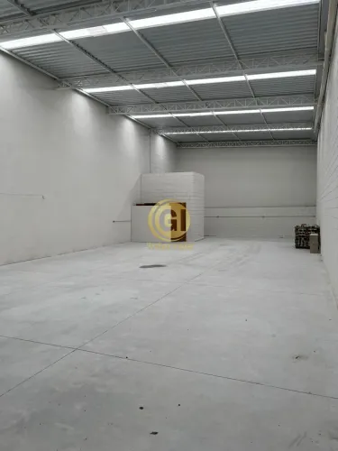 Galpão Comercial de Alto Padrão no Jardim Santa Maria, Jacareí-SP: 2 Banheiros, 4 Vagas, 3