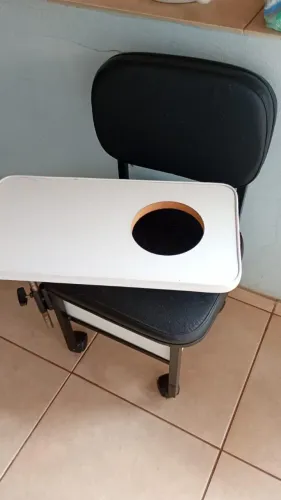 Cadeira de manicure com tripé