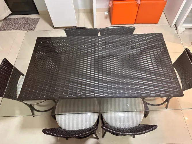Mesa de fibra sintetica com tampo de vidro 1,40x90, 6 baquetas