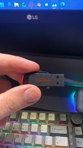 Pendrive Sandisk 64gb ( com Windows 11)