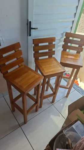 Vende - se banquetas de madeira 