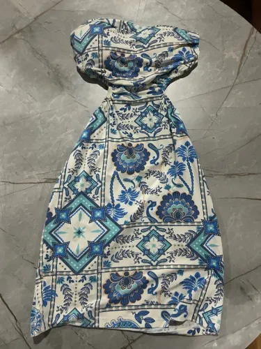 vestido com estampa azul