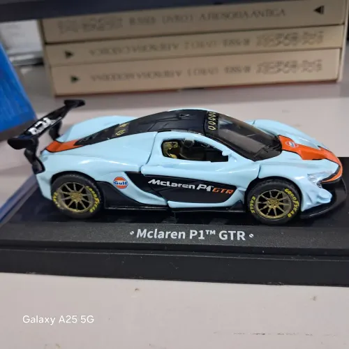 MINIATURA MCLAREN P1 GTR