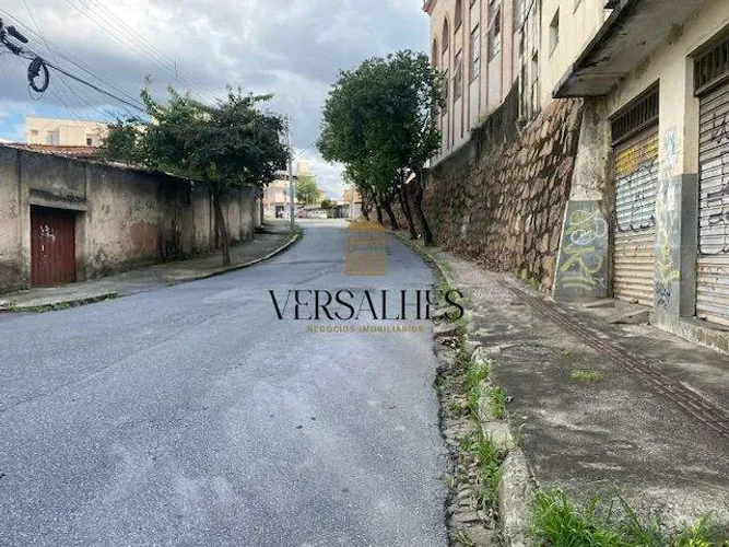 Lote com construção á venda com 360 m² no bairro Concórdia.