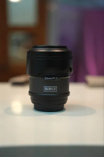 Lente Sirui 23mm F1.2 Sony E APS-C | Nova!