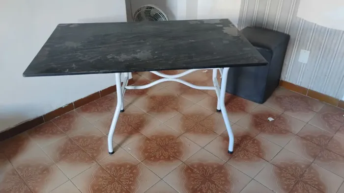 Mesa de mármore preto