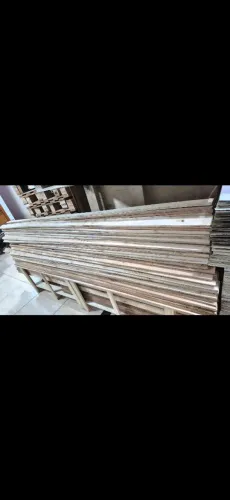 Ripas de paletes eucalipto medida 2.45mt de 0.05cm de largura, 4.00 reais cada, entrego.