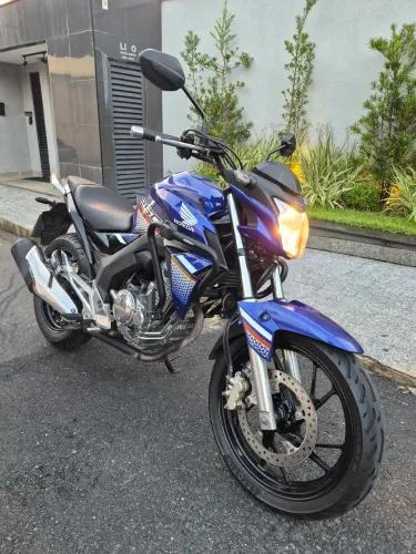 CB 250F TWISTER IMPECÁVEL COM DIFERENCIAIS