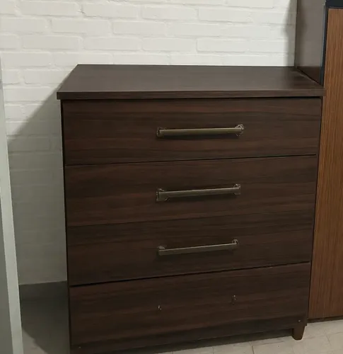 Cômoda de 4 gavetas