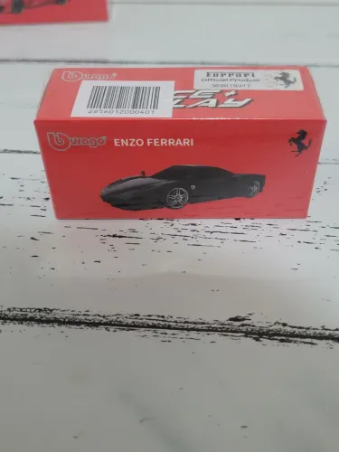 Miniatura Ferrari 1/64