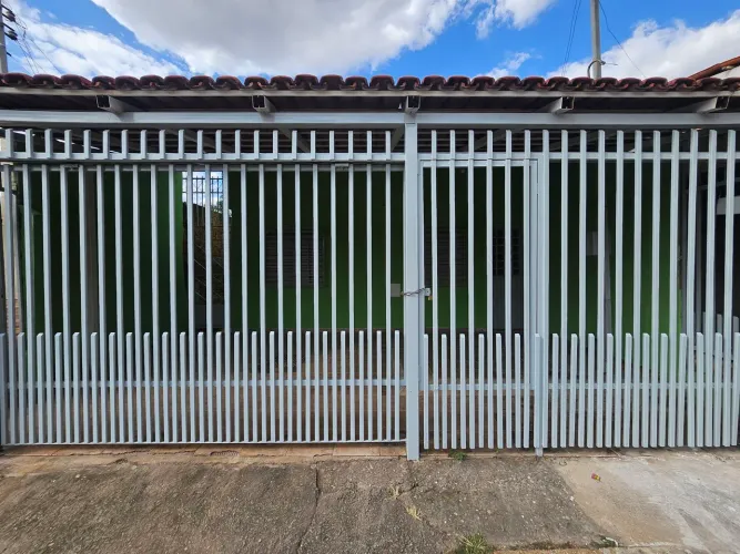 Aceita Financiamento - Casa recém reformada QR 613 Samambaia Norte - OPORTUNIDADE 