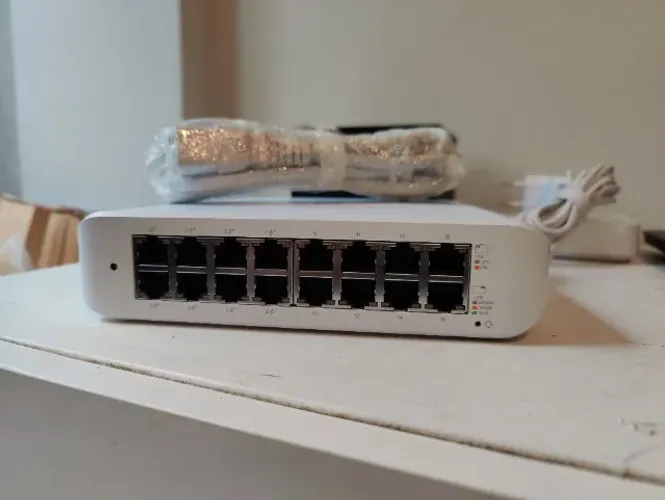 Switch Gigabit Gerenciável 16 Portas Ubiquiti Unifi USW-16-Lite PoE
