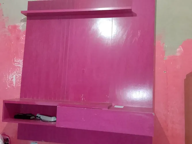 Vendo um painel de tv embutido na parede valor 300 reais pra TV de 50 polegadas