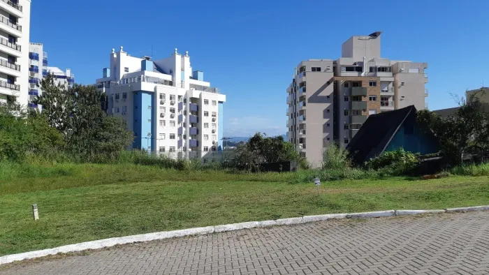 Terreno em loteamento de alto padrão