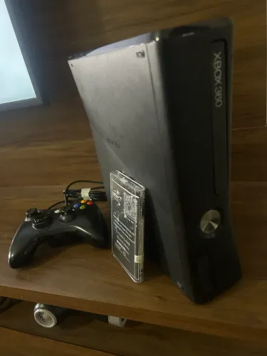 XBOX 360 DESBLOQUEADO + 320 GB HD COM VARIOS JOGOS