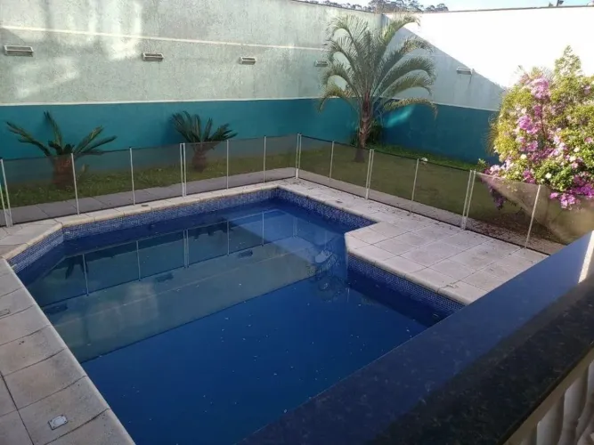 Sobrado com 4 dormitórios à venda, 379 m² - Swiss Park
