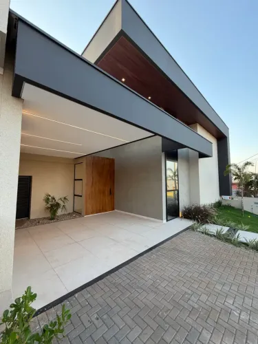 Casa de condomínio para venda tem 156 metros quadrados com 3 quartos