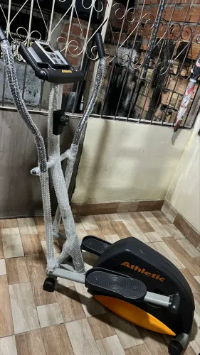 Elíptico Profissional Athletic ADVANCED 330EP apenas R$ 1.500