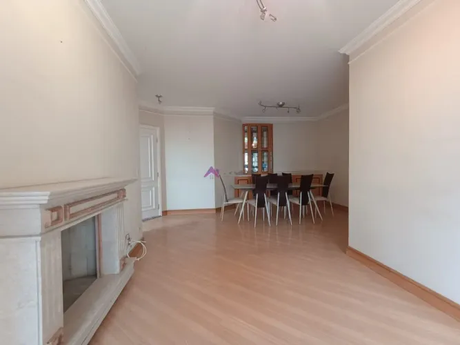 Apartamento à Venda na Vila Mariana com 3 Dormitórios, 1 Suíte e 2 Vagas