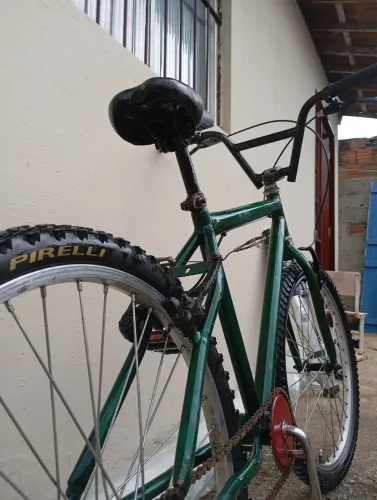 Bicicleta Aro 26 Verde Estilo Cross,Oportunidade pra Sair Hoje! Usada mais em ótimo estado