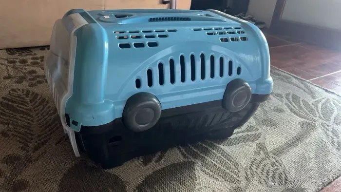 Caixa de Transporte Pet Média - Resistente e Conservada