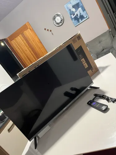 Vendo tv 32 polegadas Philco/ Roku na garantia!