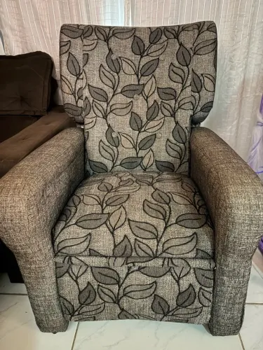 Vendo poltrona reclinável e puf
