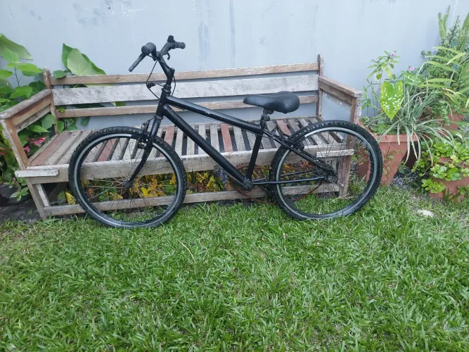 Bicicleta antiga para reforma